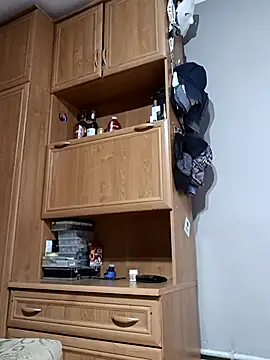 larzik94 online show from April 2026 01:41:01 PM