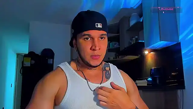 Snapshot of austinoficial chatting on April 2026 11:41:01 PM austinoficial online show from April 2026 11:41:01 PM