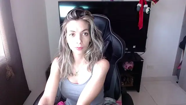 Princezzlove3 online show from January 2025 08:18:01 PM