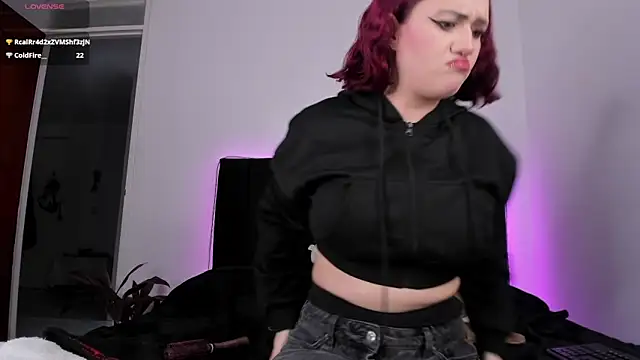 Snapshot of raven__white1 chatting on February 2025 03:43:02 AM raven white1 online show from February 2025 03:43:02 AM