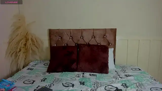 Snapshot of Natashawool1 chatting on February 2025 12:33:02 PM Natashawool1 online show from February 2025 12:33:02 PM