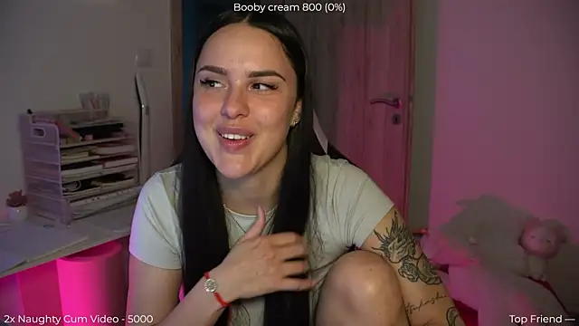 Snapshot of NaomiiMoon chatting on May 2026 06:24:01 PM NaomiiMoon online show from May 2026 06:24:01 PM