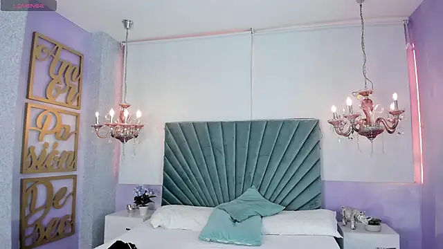 Aitana Hilton  online show from September 2025 11:31:02 AM