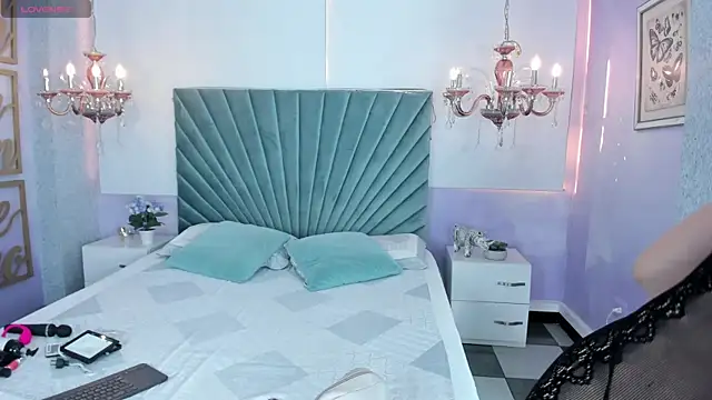 Aitana Hilton  online show from September 2025 11:55:01 AM