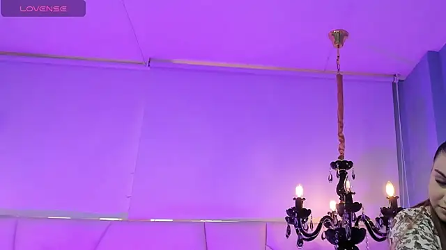 Aitana Hilton  online show from October 2025 12:03:01 PM