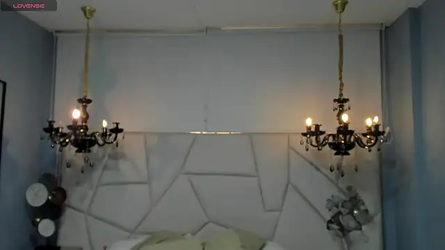 Aitana Hilton  online show from November 2025 12:04:02 PM