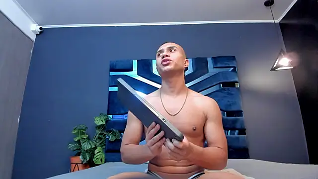 Snapshot of bruno_cavalli chatting on February 2025 05:32:02 PM bruno cavalli online show from February 2025 05:32:02 PM