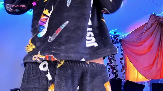 Ethan Boyy online show from December 2025 06:13:02 PM