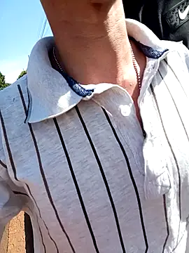 Snapshot of Frdrereeee chatting on November 2025 06:41:02 PM Frdrereeee online show from November 2025 06:41:02 PM