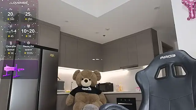 Snapshot of asianqueeny chatting on October 2025 02:35:02 PM asianqueeny online show from October 2025 02:35:02 PM