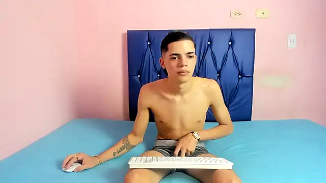 Latinos 2001 online show from October 2025 01:53:02 PM