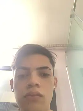 Snapshot of Latinos_2001 chatting on January 2026 02:33:01 PM Latinos 2001 online show from January 2026 02:33:01 PM