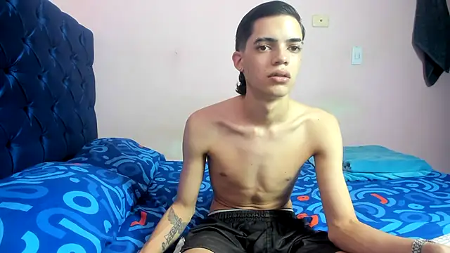 Snapshot of Latinos_2001 chatting on February 2026 06:02:02 PM Latinos 2001 online show from February 2026 06:02:02 PM