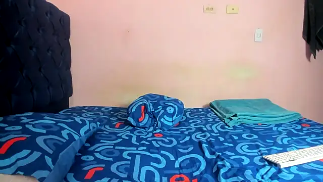 Snapshot of Latinos_2001 chatting on February 2026 04:36:02 PM Latinos 2001 online show from February 2026 04:36:02 PM