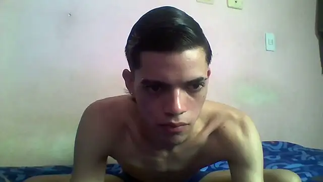 Snapshot of Latinos_2001 chatting on April 2026 08:39:01 PM Latinos 2001 online show from April 2026 08:39:01 PM