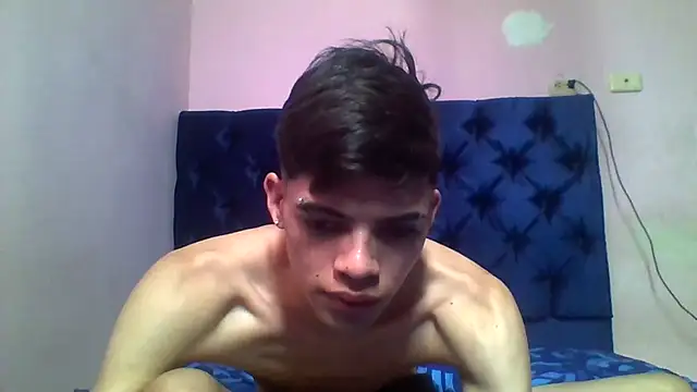 Snapshot of Latinos_2001 chatting on April 2026 03:12:01 PM Latinos 2001 online show from April 2026 03:12:01 PM