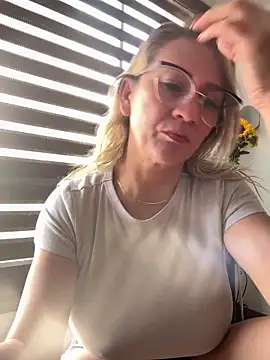 AtheneaRusell online show from December 2025 07:10:01 PM