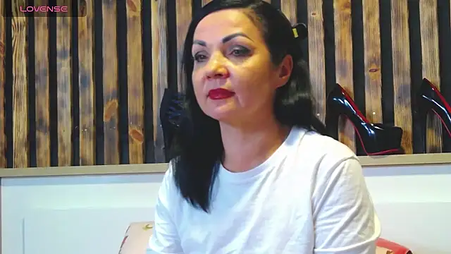 Tory Lovi online show from December 2025 12:12:01 PM