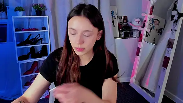 Snapshot of Sahara_Shields chatting on December 2025 07:50:02 AM Sahara Shields online show from December 2025 07:50:02 AM