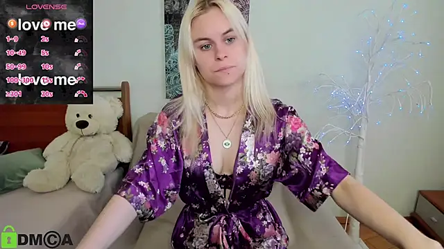 Snapshot of HillEva chatting on March 2026 08:40:01 AM HillEva online show from March 2026 08:40:01 AM
