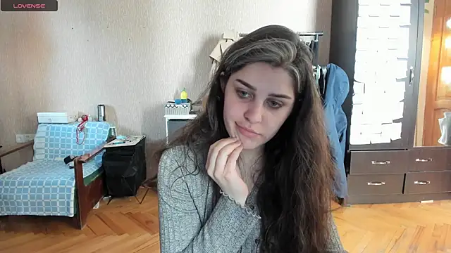 Snapshot of _Roselina_ chatting on April 2026 12:03:01 PM Roselina online show from April 2026 12:03:01 PM