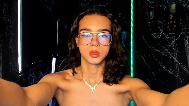 MattThompsonn online show from January 2025 09:19:01 PM