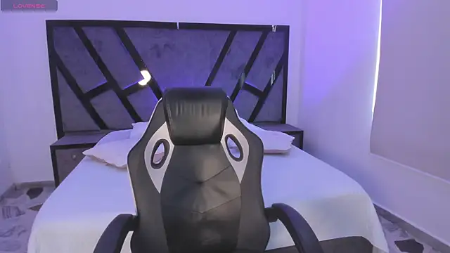 MattThompsonn online show from November 2025 08:09:01 PM