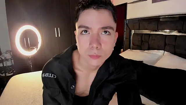 Snapshot of alanblack1 chatting on March 2026 01:18:01 PM alanblack1 online show from March 2026 01:18:01 PM