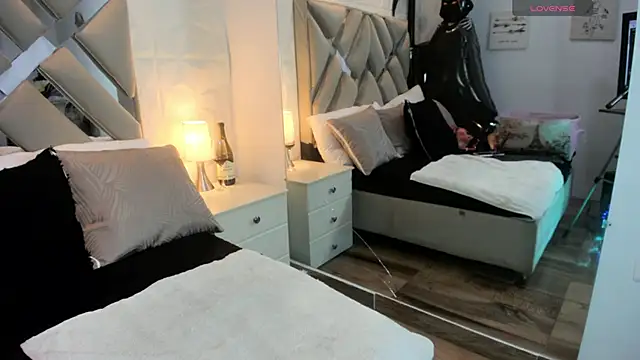 raquell moore online show from October 2025 11:47:02 AM