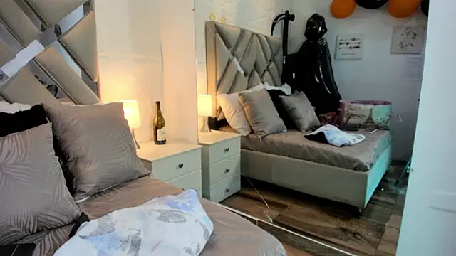 raquell moore online show from November 2025 05:03:01 PM