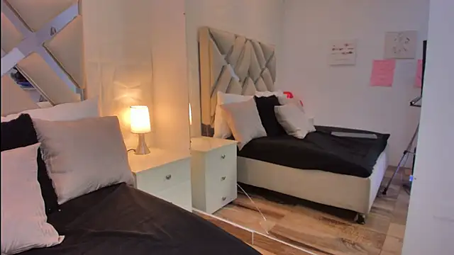 raquell moore online show from March 2026 12:43:01 PM