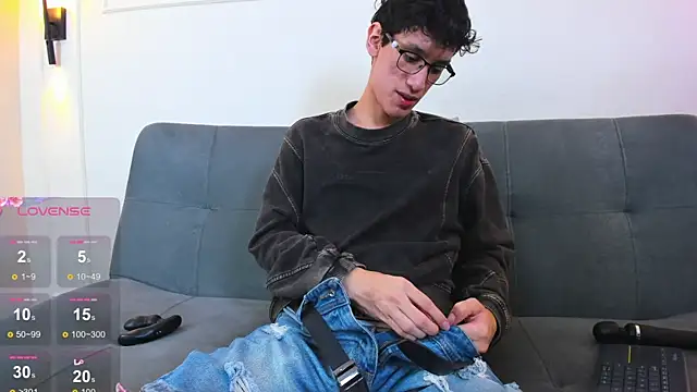 Snapshot of Cum_hunters chatting on April 2026 03:02:01 AM Cum hunters online show from April 2026 03:02:01 AM