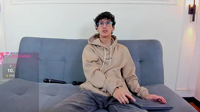 Snapshot of Cum_hunters chatting on June 2026 03:09:01 AM Cum hunters online show from June 2026 03:09:01 AM