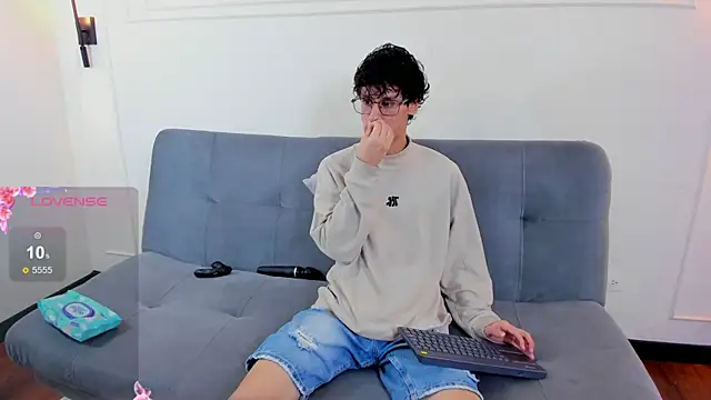 Snapshot of Cum_hunters chatting on June 2026 03:09:02 AM Cum hunters online show from June 2026 03:09:02 AM