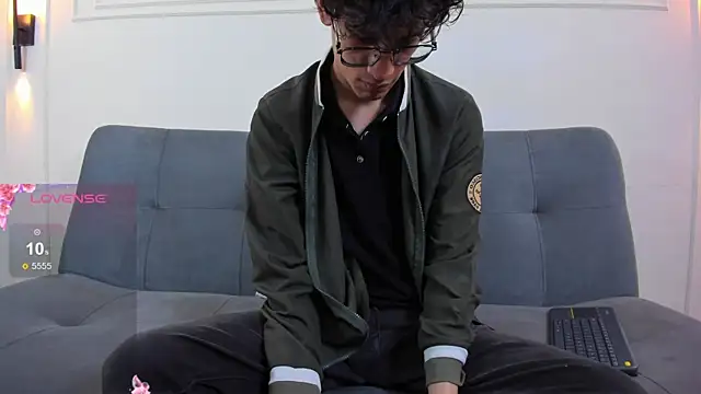 Snapshot of Cum_hunters chatting on June 2026 03:17:01 AM Cum hunters online show from June 2026 03:17:01 AM