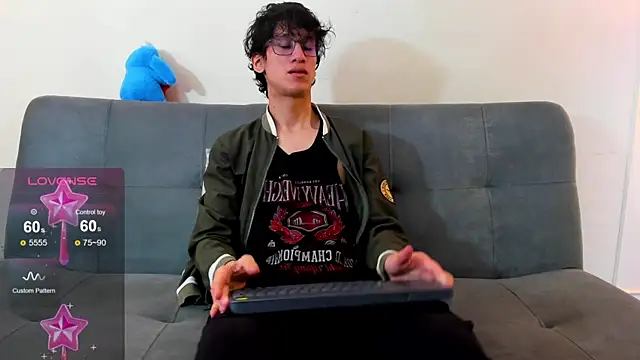 Snapshot of Cum_hunters chatting on July 2026 03:11:01 AM Cum hunters online show from July 2026 03:11:01 AM