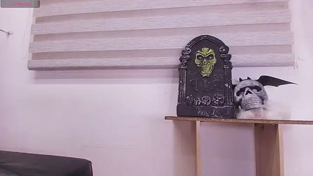 Auroraa miller online show from October 2025 11:53:02 AM