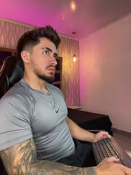 Snapshot of Brad_Summer chatting on April 2026 11:29:02 PM Brad Summer online show from April 2026 11:29:02 PM