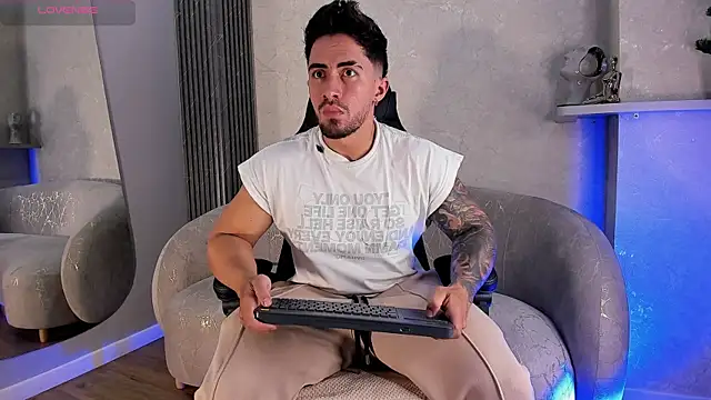 Snapshot of Brad_Summer chatting on May 2026 12:08:02 AM Brad Summer online show from May 2026 12:08:02 AM