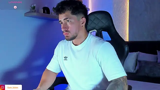 Snapshot of Brad_Summer chatting on June 2026 05:39:01 PM Brad Summer online show from June 2026 05:39:01 PM