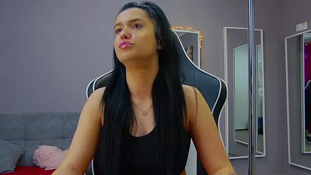 Snapshot of Eva_Lovvia_ chatting on January 2025 06:21:01 PM Eva Lovvia  online show from January 2025 06:21:01 PM