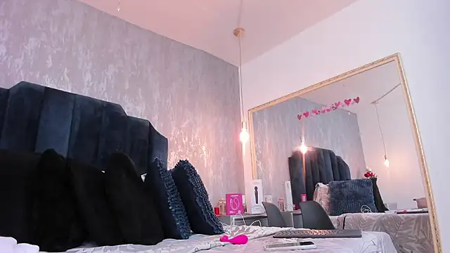 Isis ariany  online show from September 2025 12:26:01 PM