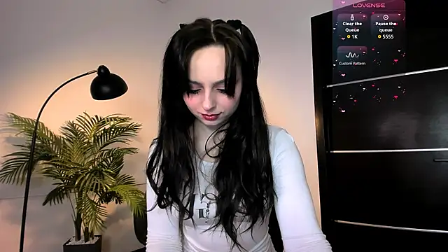 Noirael online show from April 2026 01:15:01 PM