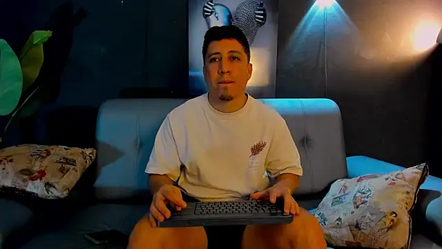 Snapshot of Fraannco chatting on January 2025 08:42:01 PM Fraannco online show from January 2025 08:42:01 PM