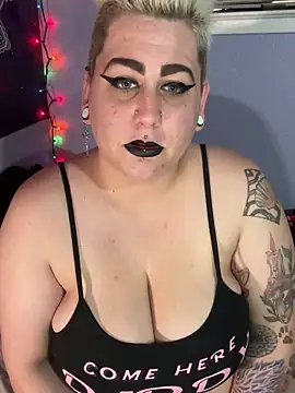 Snapshot of MistressMizfit chatting on January 2025 06:21:01 PM MistressMizfit online show from January 2025 06:21:01 PM