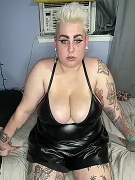 Snapshot of MistressMizfit chatting on February 2025 01:45:02 AM MistressMizfit online show from February 2025 01:45:02 AM