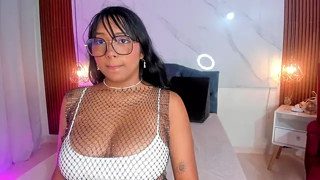 isabella zc online show from November 2025 09:03:01 PM