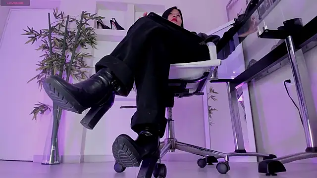 hannah howeell   online show from March 2026 09:37:02 AM