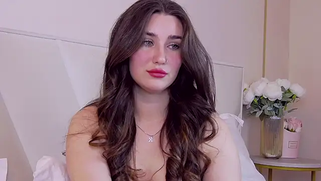 Snapshot of KiraBarlows chatting on February 2025 10:53:02 PM KiraBarlows online show from February 2025 10:53:02 PM