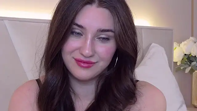 Snapshot of KiraBarlows chatting on February 2025 11:24:01 PM KiraBarlows online show from February 2025 11:24:01 PM